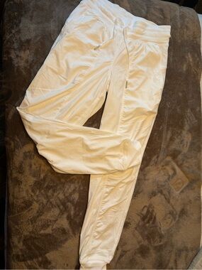 lululemon athletica White Cropped Jogger Pants